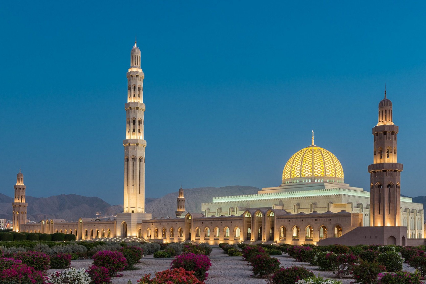 مسجد سلطان قابوس مسقط شاهکاری در معماری و هنر