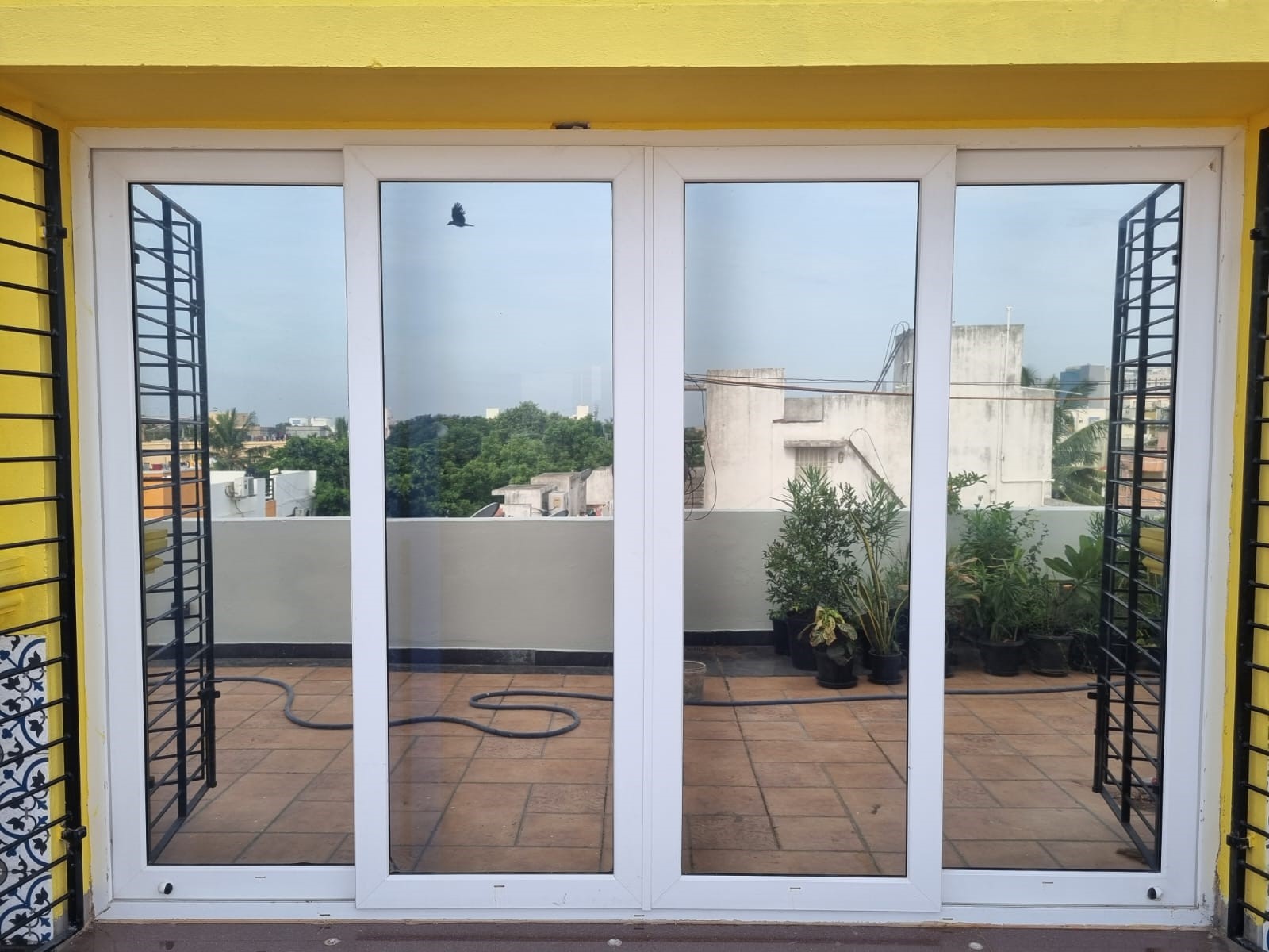 چرا پنجره‌های قدیمی را با پنجره دوجداره UPVC جایگزین کنیم؟